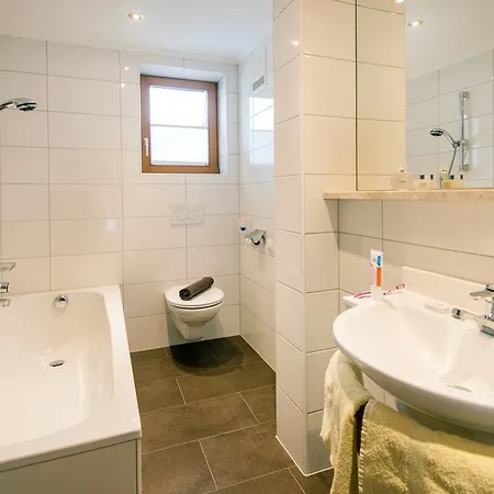 Monuth バート・ホーフガシュタイン